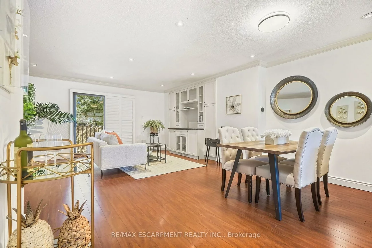 1518, Sixth, 1003 - CP College Park, Oakville