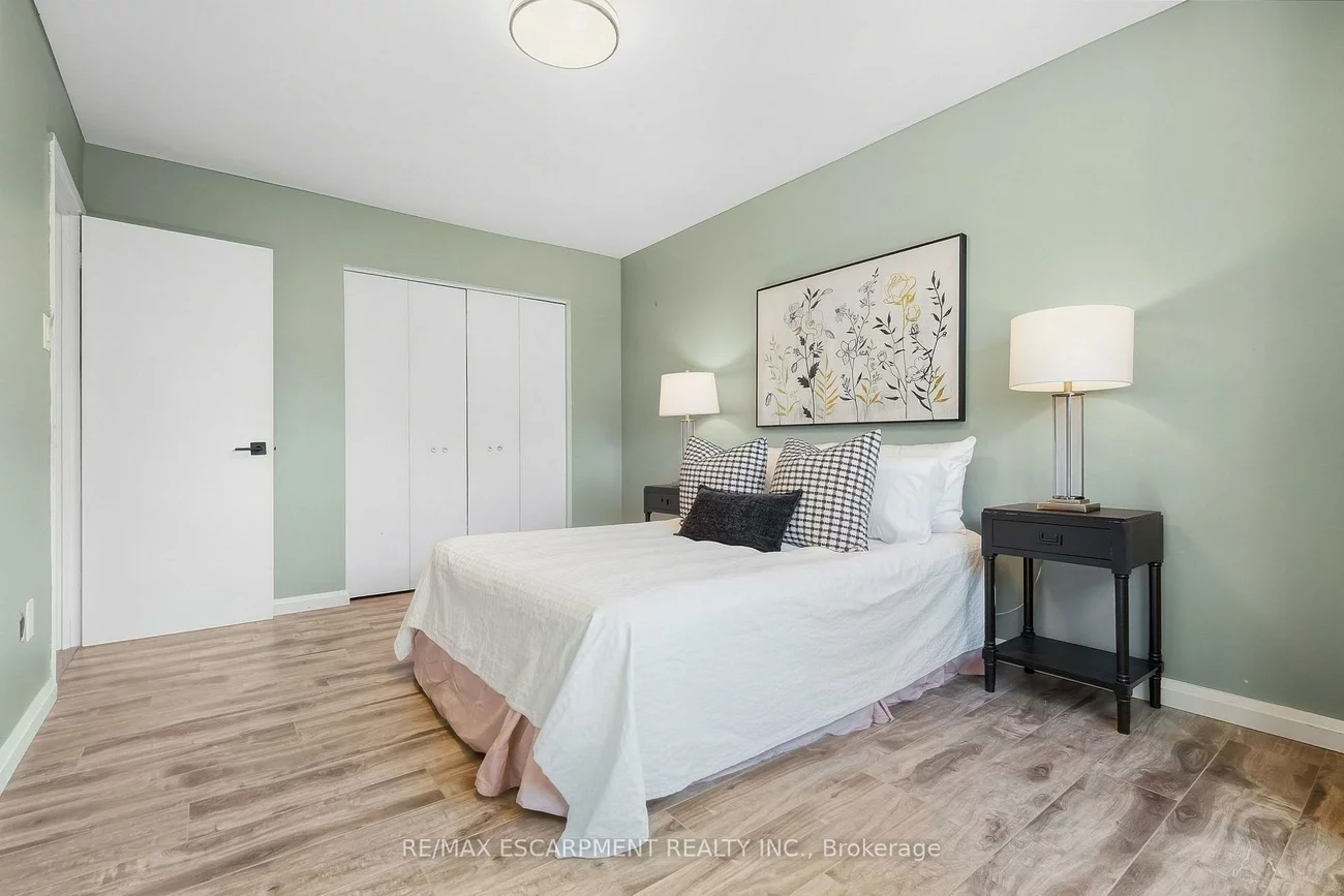 1518, Sixth, 1003 - CP College Park, Oakville