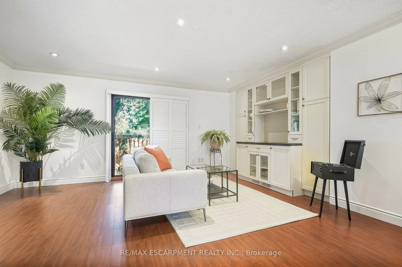 1518, Sixth, 1003 - CP College Park, Oakville