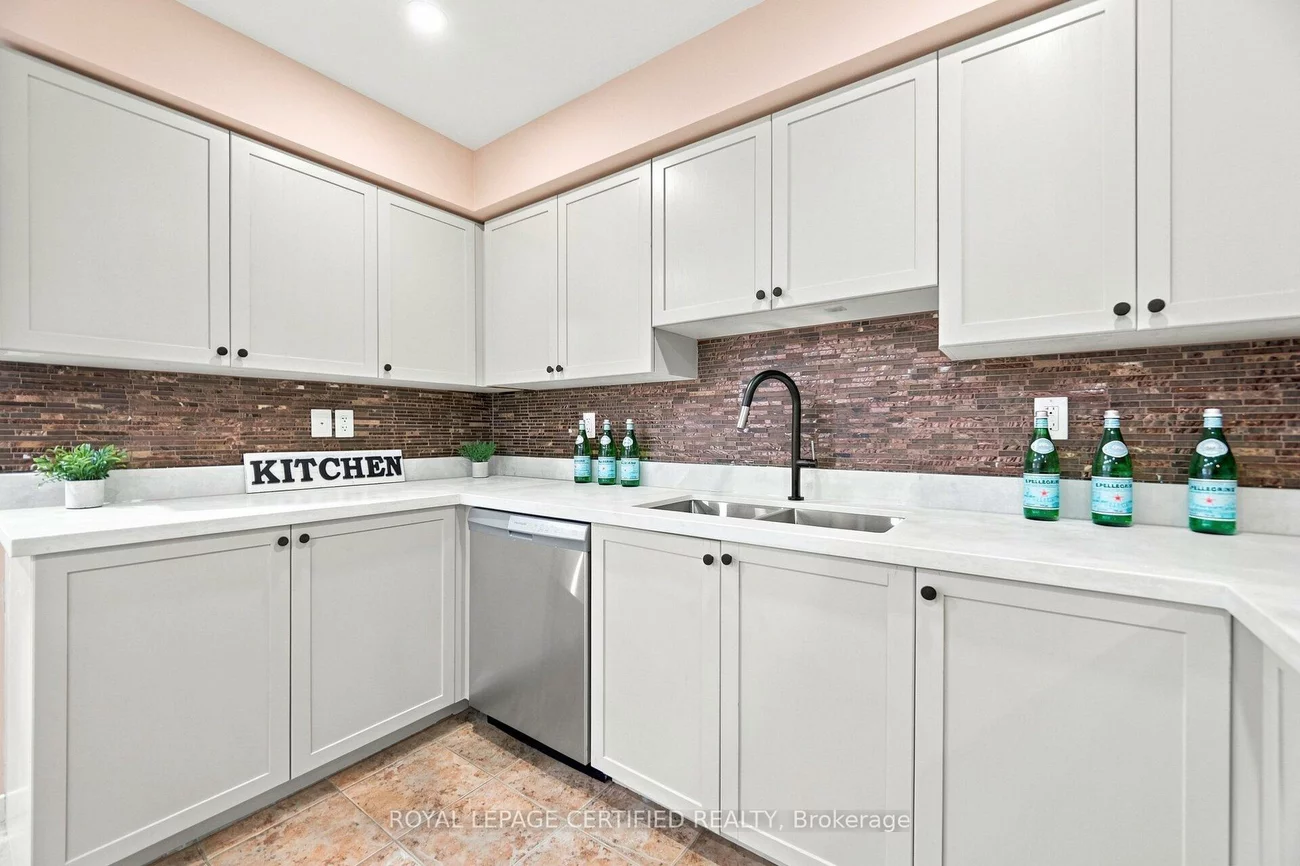 2551, Sixth, 1015 - RO River Oaks, Oakville