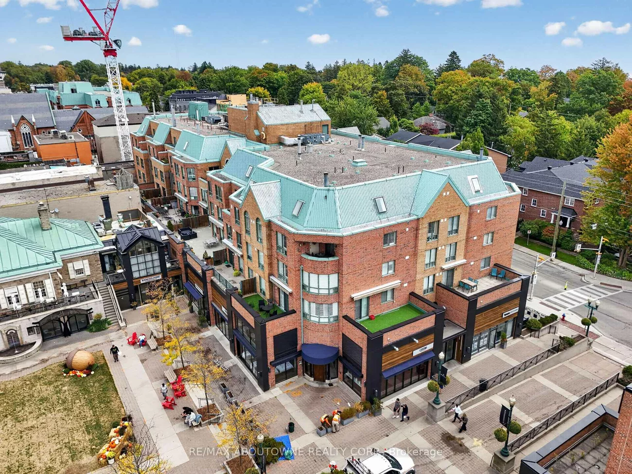 221, Robinson, 1013 - OO Old Oakville, Oakville