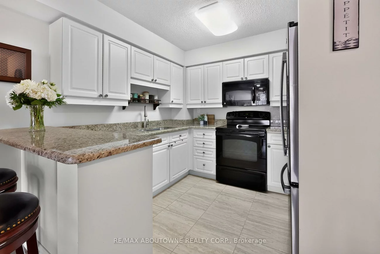 221, Robinson, 1013 - OO Old Oakville, Oakville