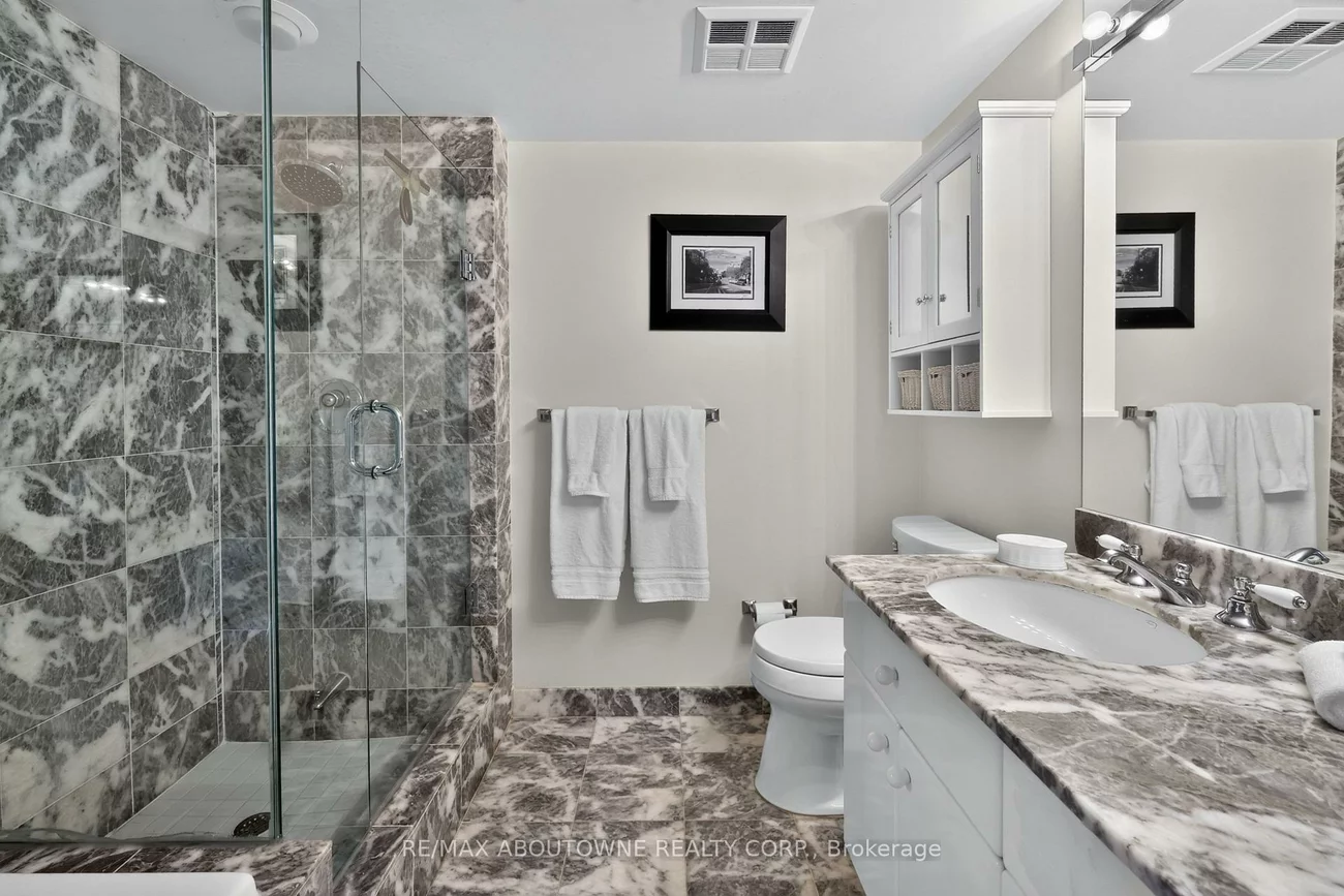 221, Robinson, 1013 - OO Old Oakville, Oakville