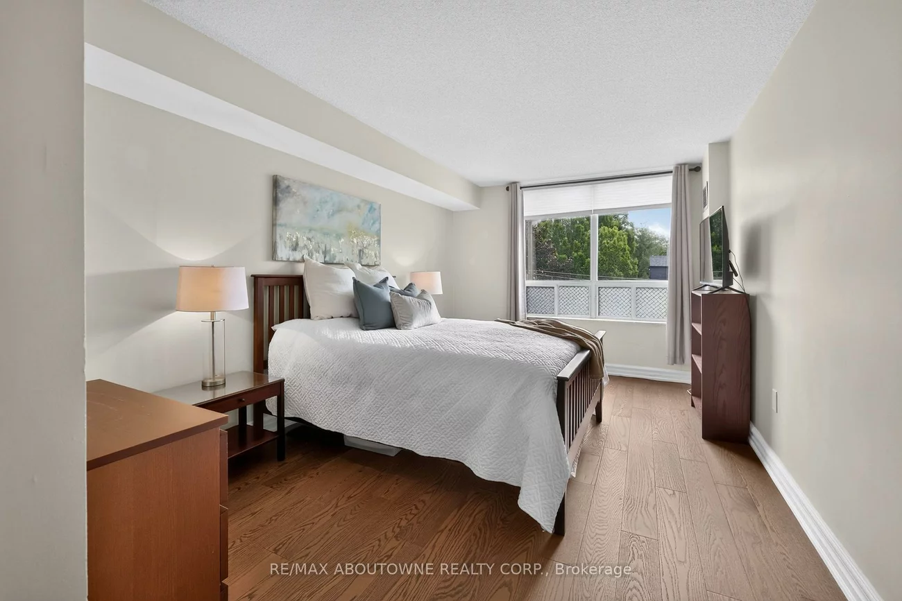 221, Robinson, 1013 - OO Old Oakville, Oakville