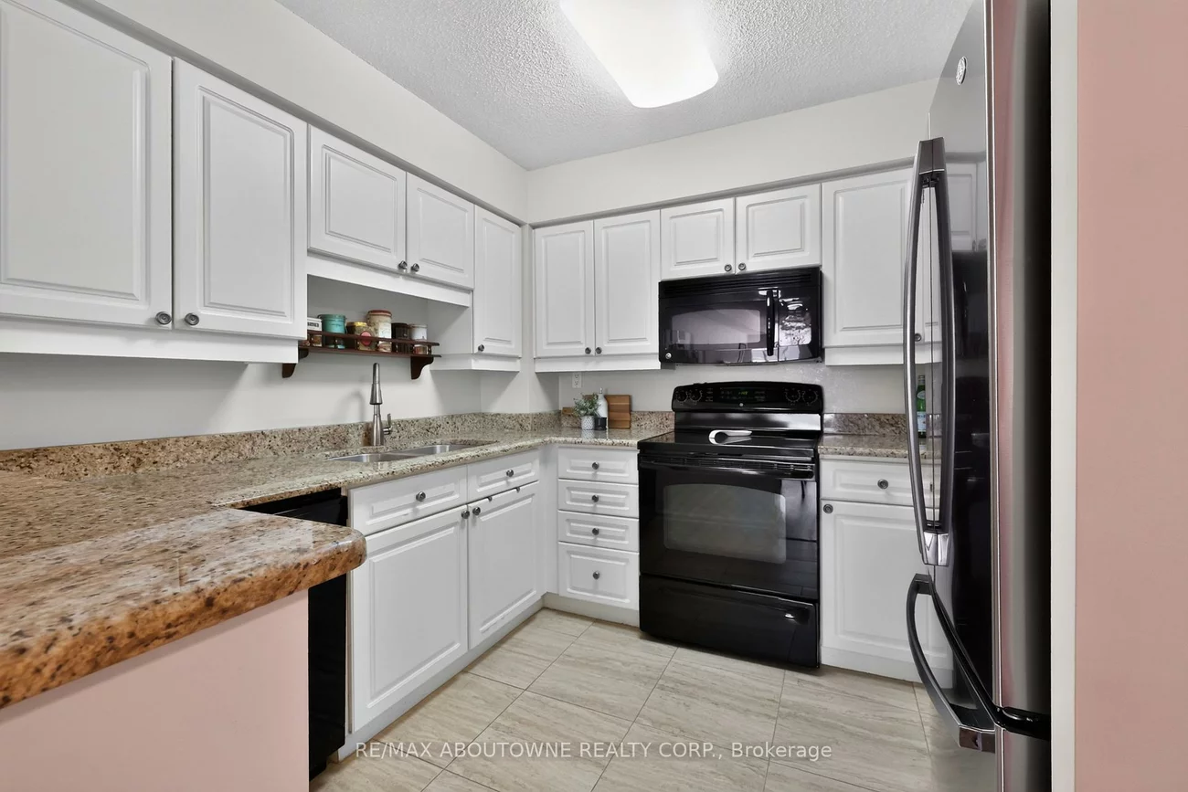 221, Robinson, 1013 - OO Old Oakville, Oakville