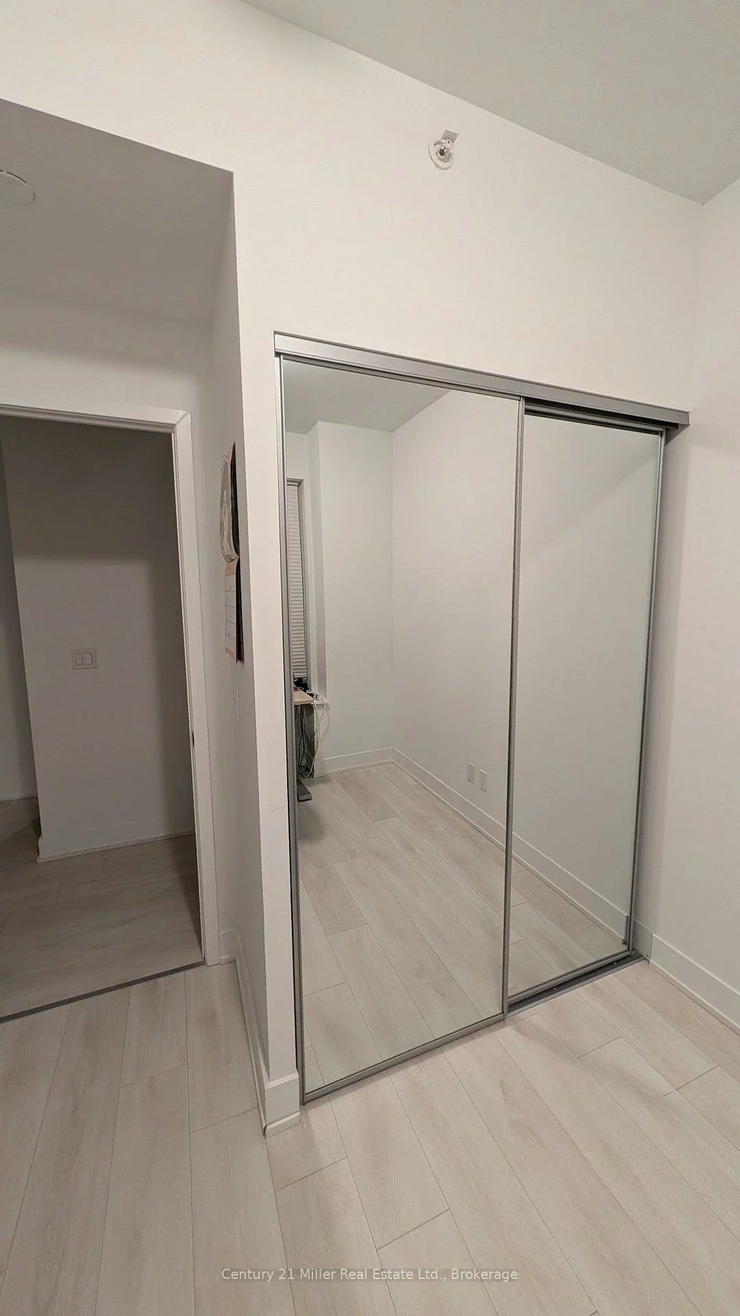297, Oak Walk, 1015 - RO River Oaks, Oakville