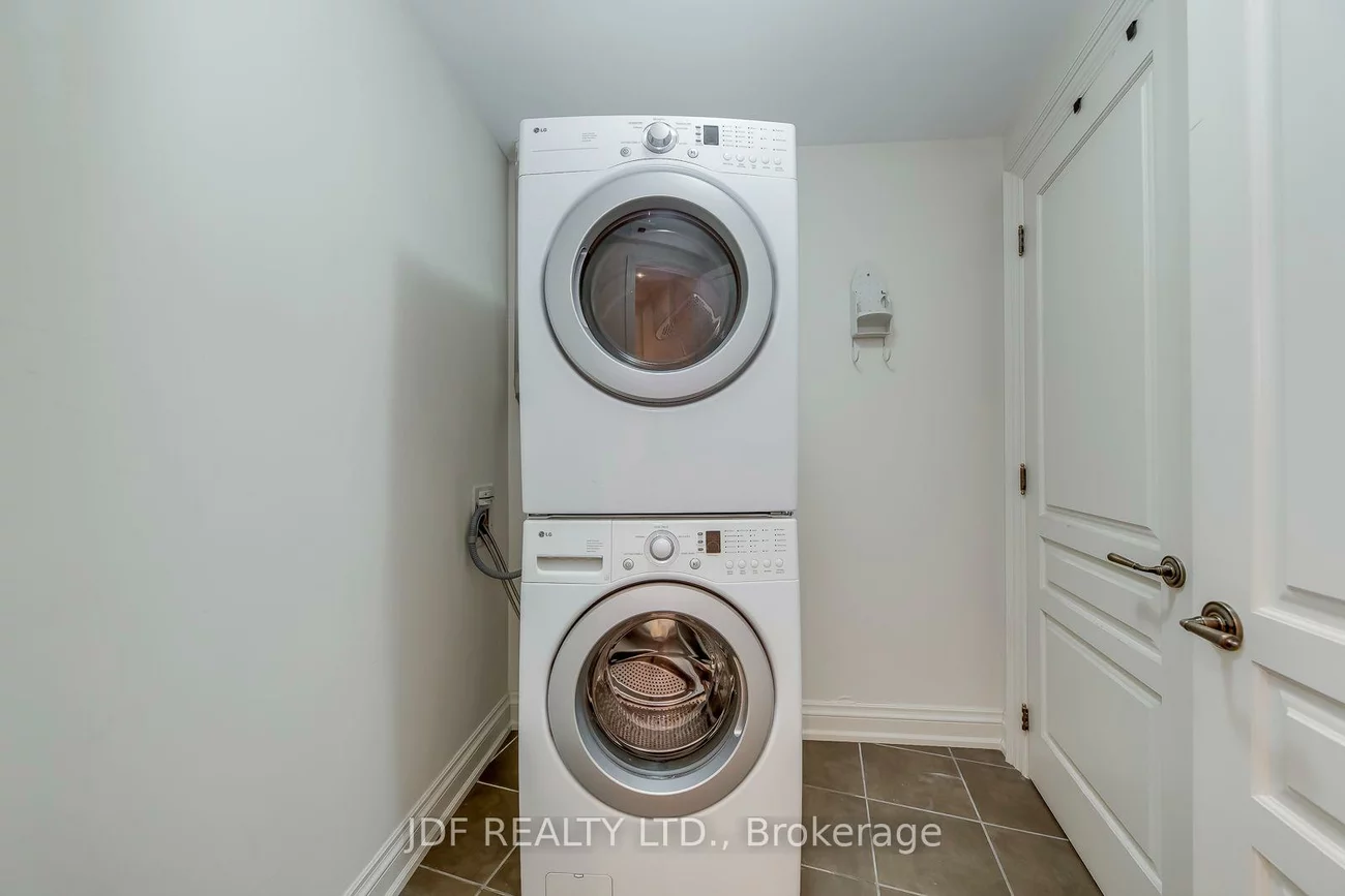111, Forsythe, 1002 - CO Central, Oakville