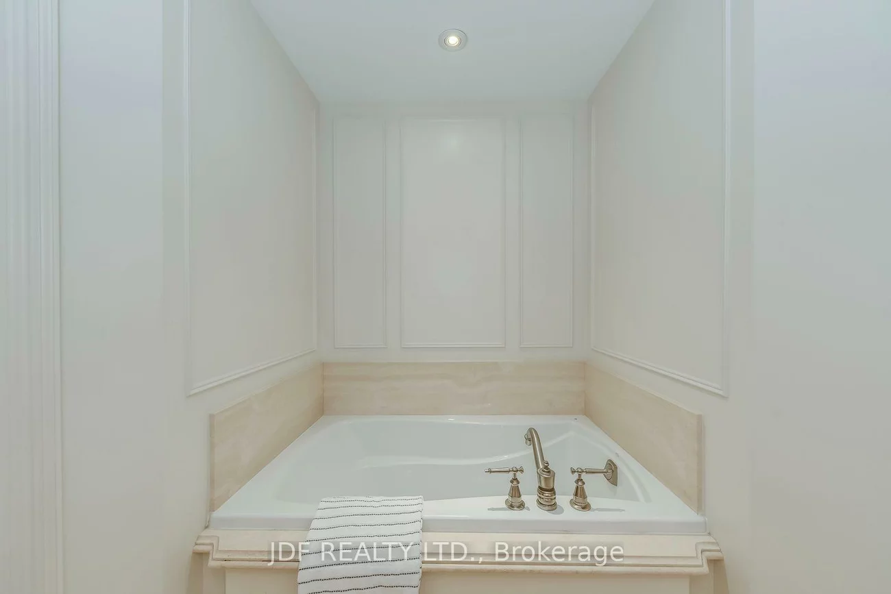 111, Forsythe, 1002 - CO Central, Oakville