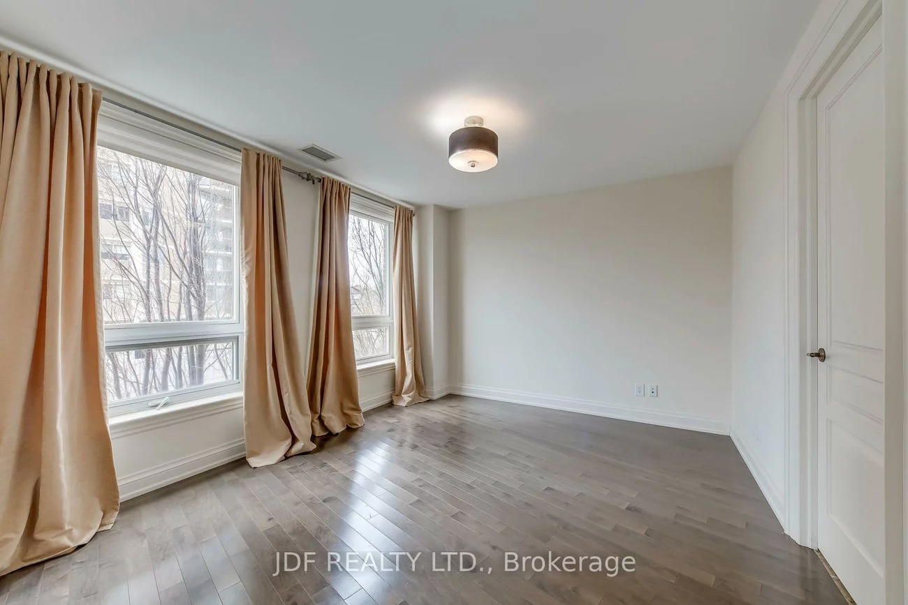 111, Forsythe, 1002 - CO Central, Oakville