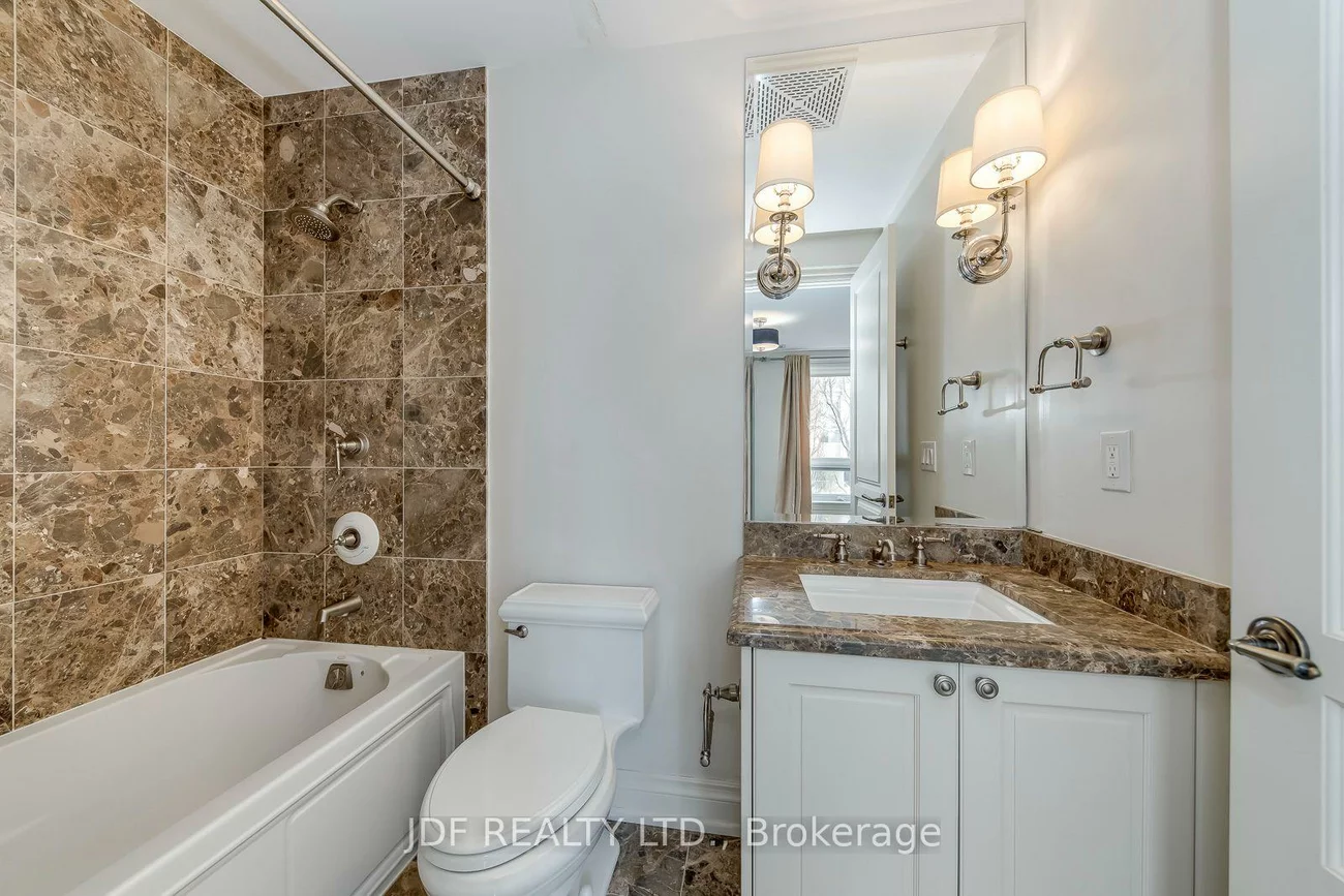 111, Forsythe, 1002 - CO Central, Oakville