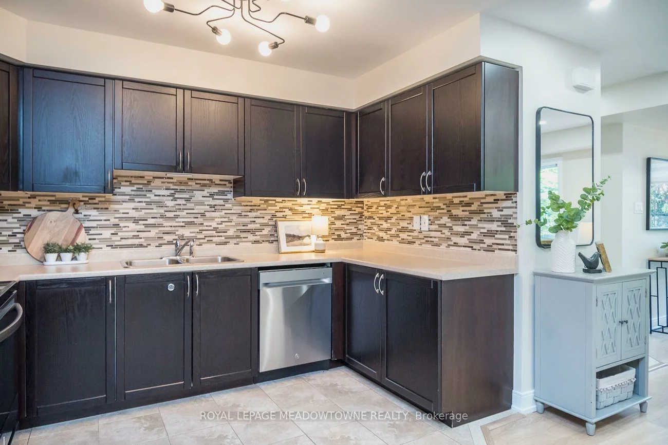 2563, Sixth, 1015 - RO River Oaks, Oakville