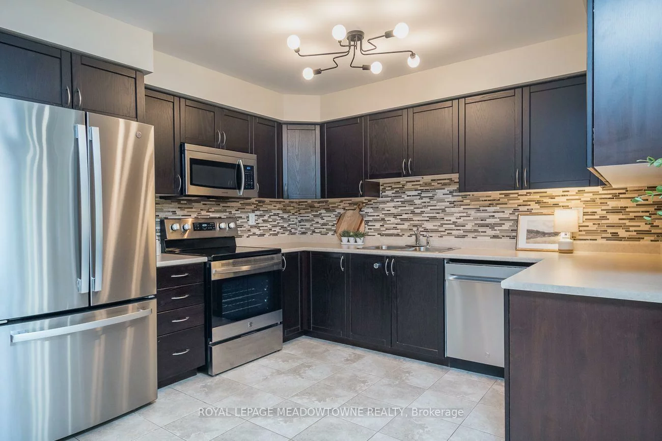 2563, Sixth, 1015 - RO River Oaks, Oakville