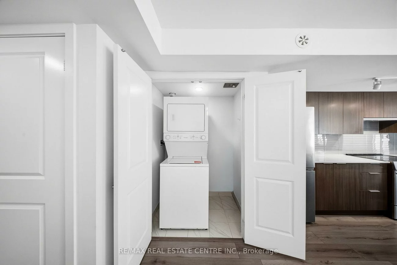 3078, Sixth, 1008 - GO Glenorchy, Oakville