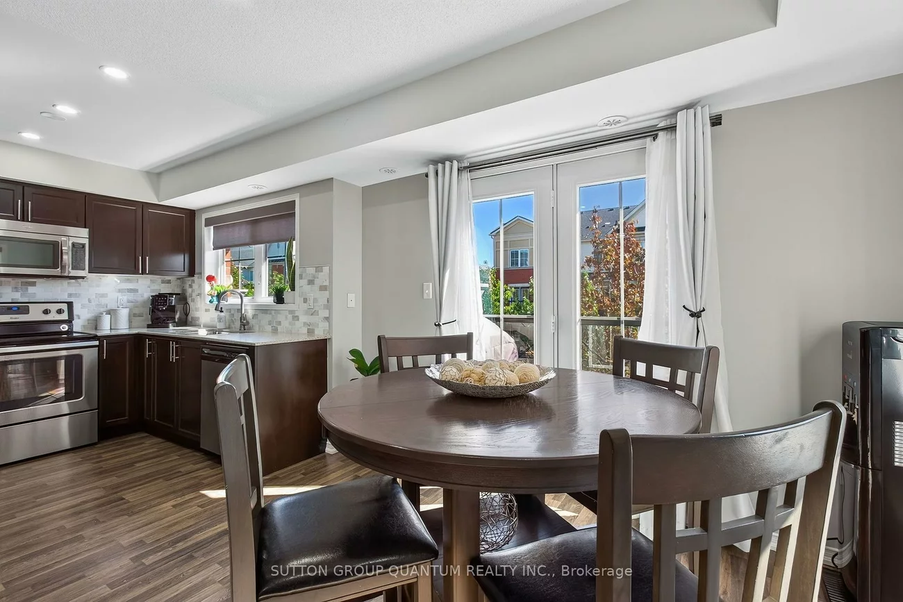 2504, Post, 1015 - RO River Oaks, Oakville