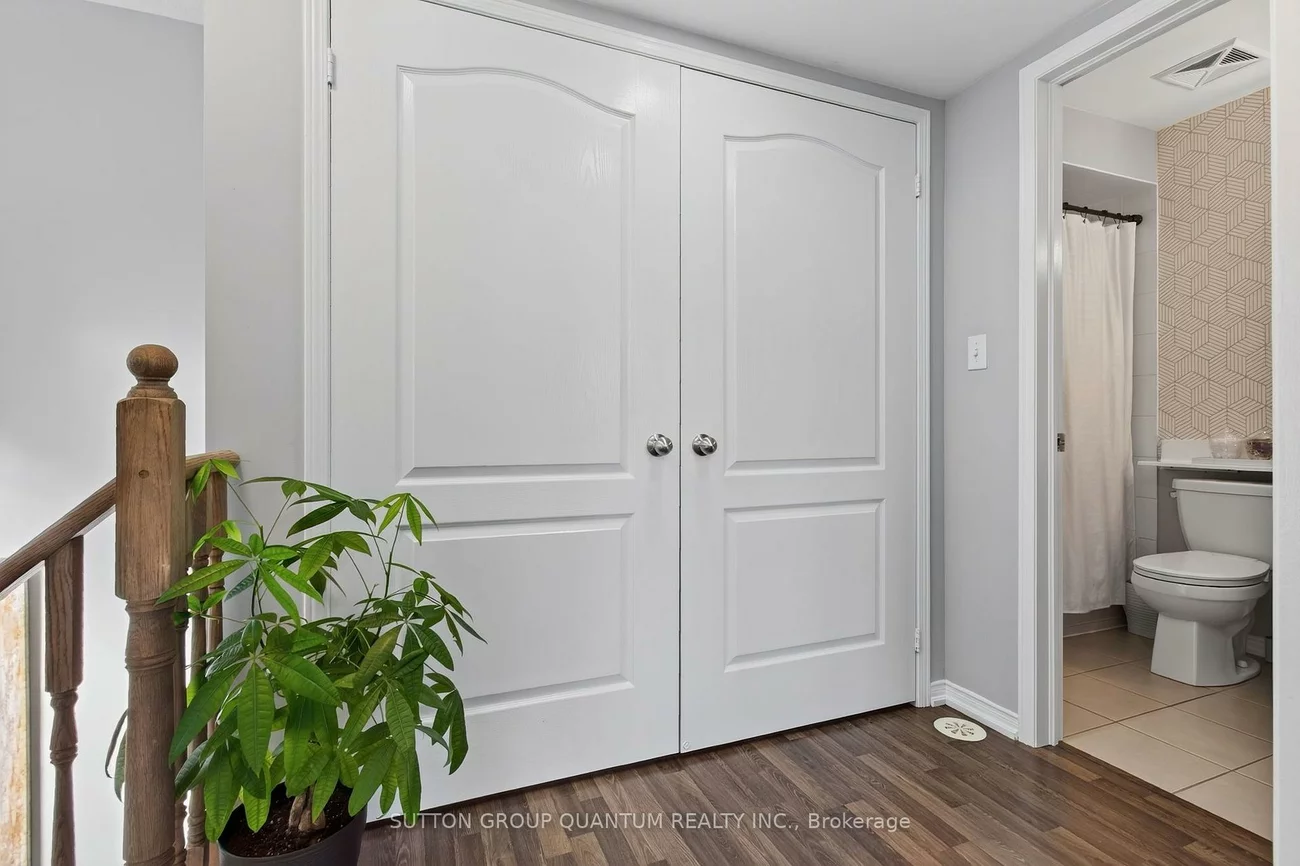 2504, Post, 1015 - RO River Oaks, Oakville