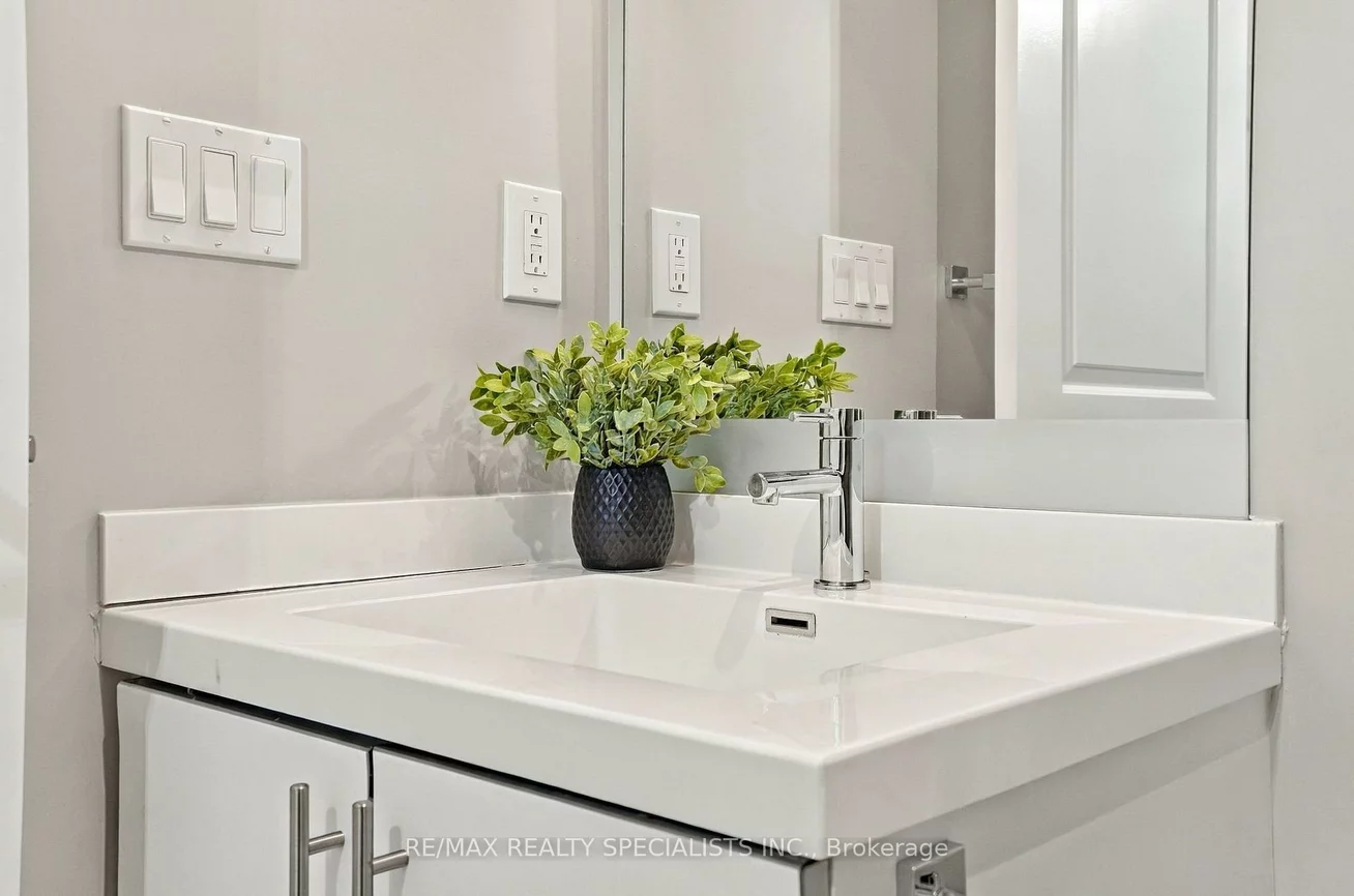 65, Speers, 1002 - CO Central, Oakville