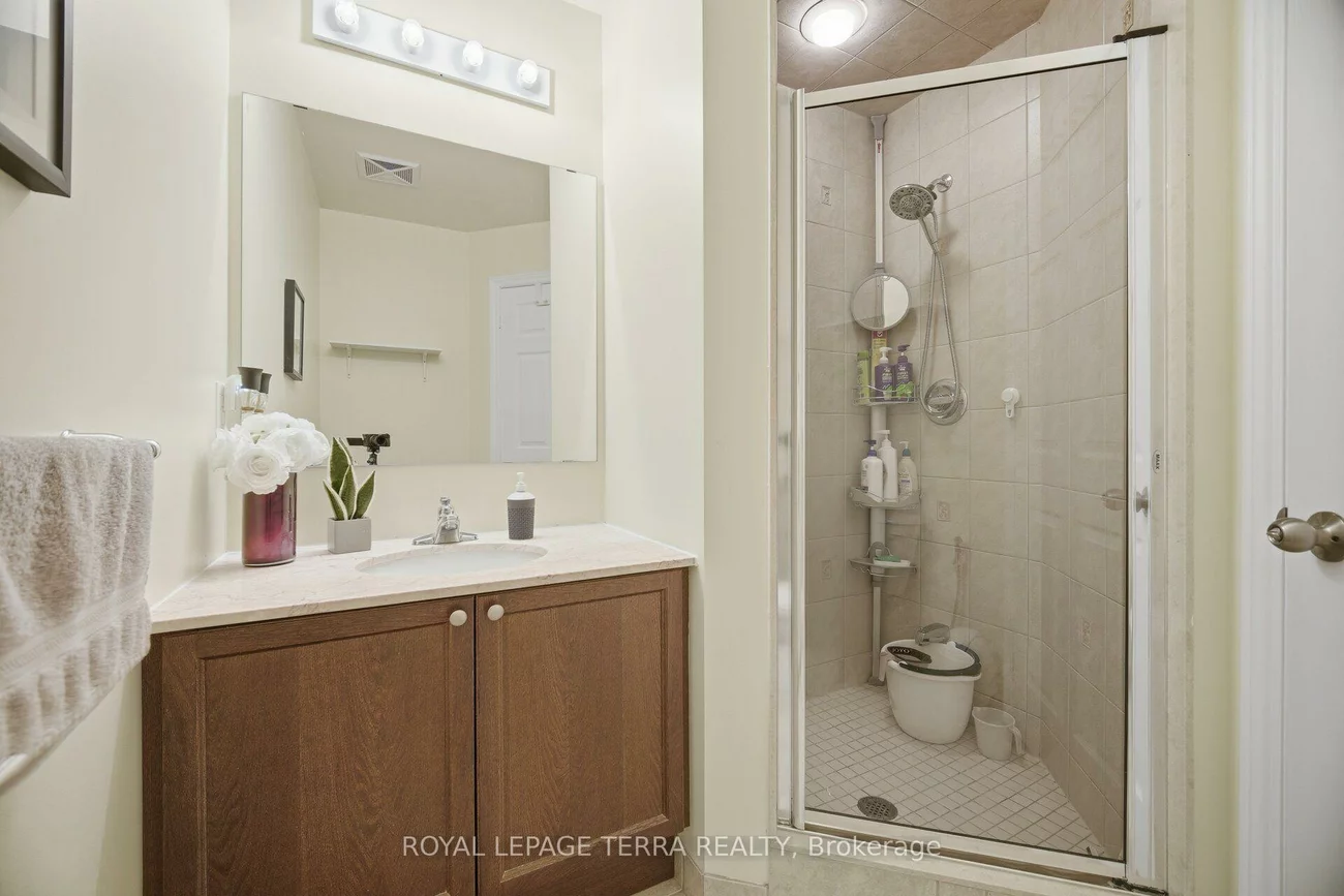 2379, Central Park, 1015 - RO River Oaks, Oakville