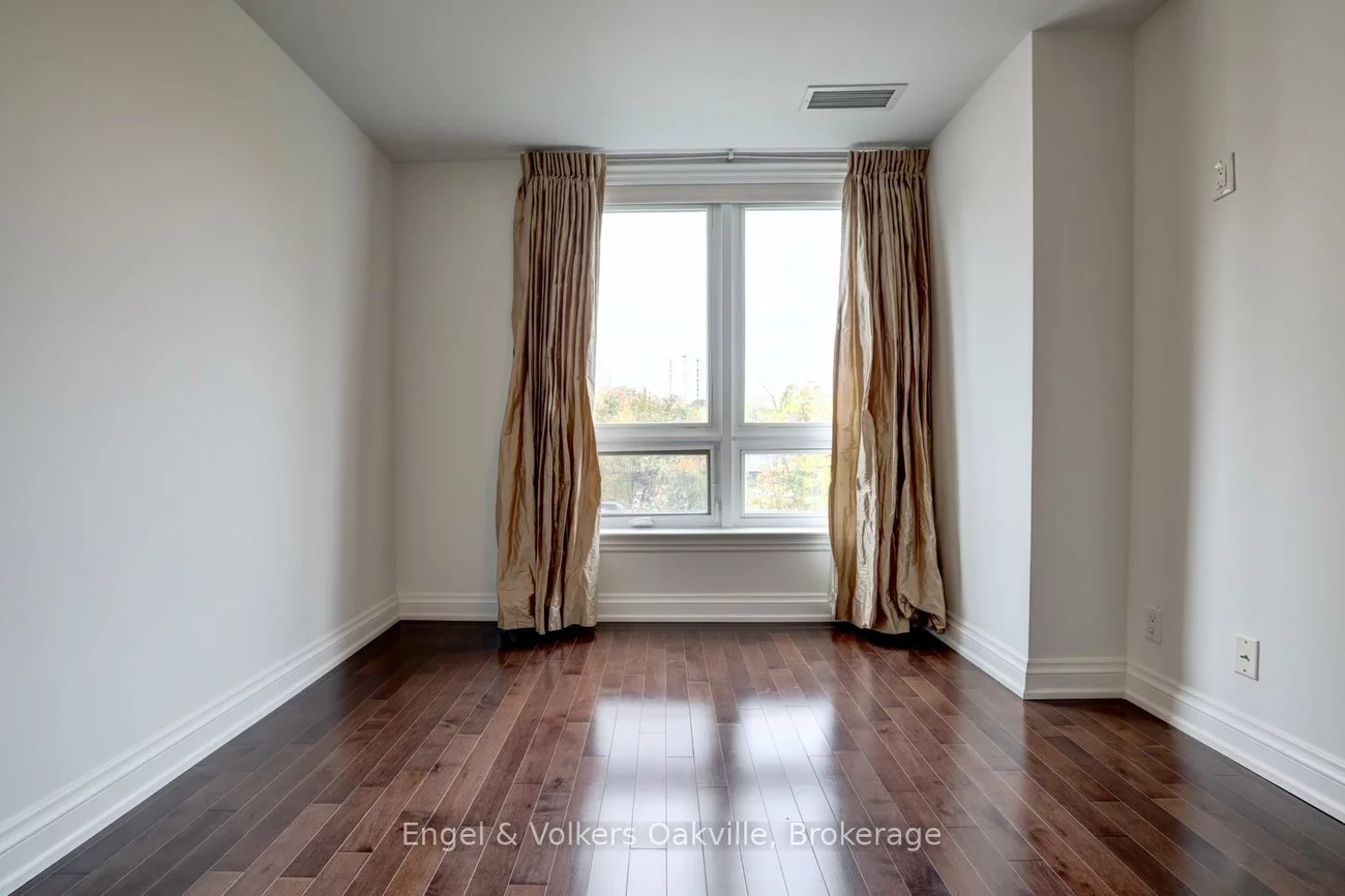 111, Forsythe, 1002 - CO Central, Oakville