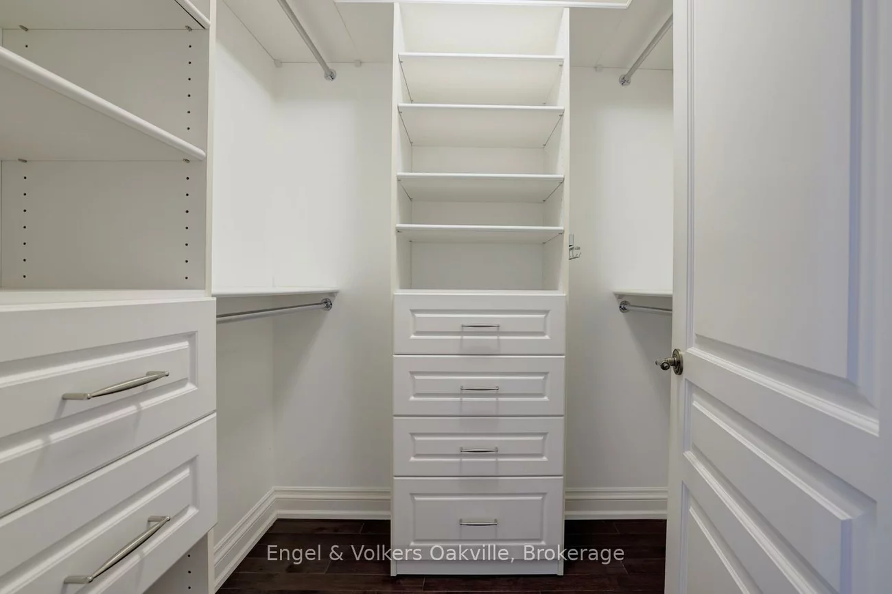111, Forsythe, 1002 - CO Central, Oakville