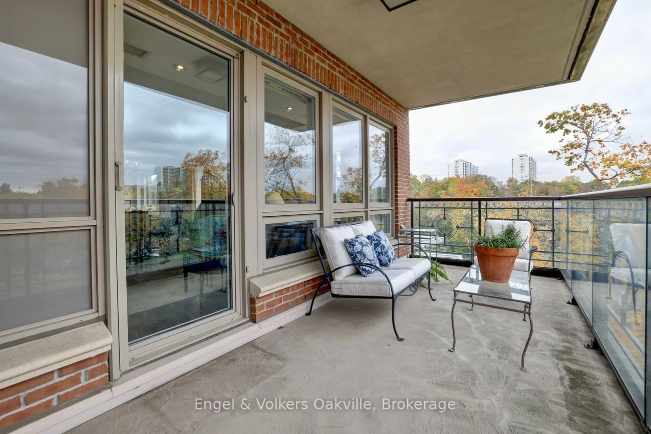 111, Forsythe, 1002 - CO Central, Oakville