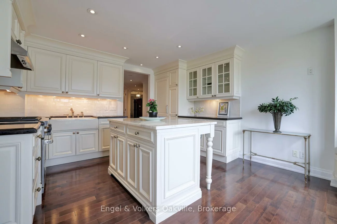 111, Forsythe, 1002 - CO Central, Oakville