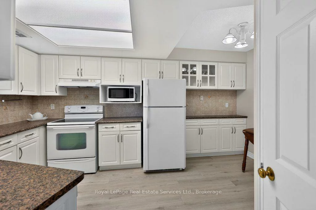 1240, Marlborough, 1003 - CP College Park, Oakville