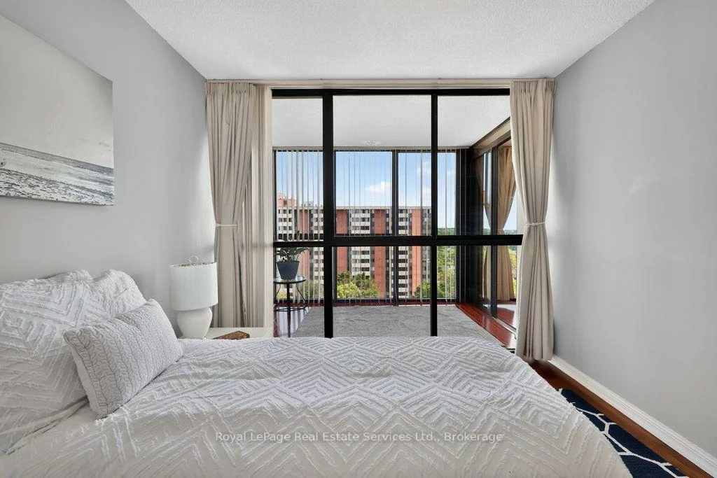 1240, Marlborough, 1003 - CP College Park, Oakville