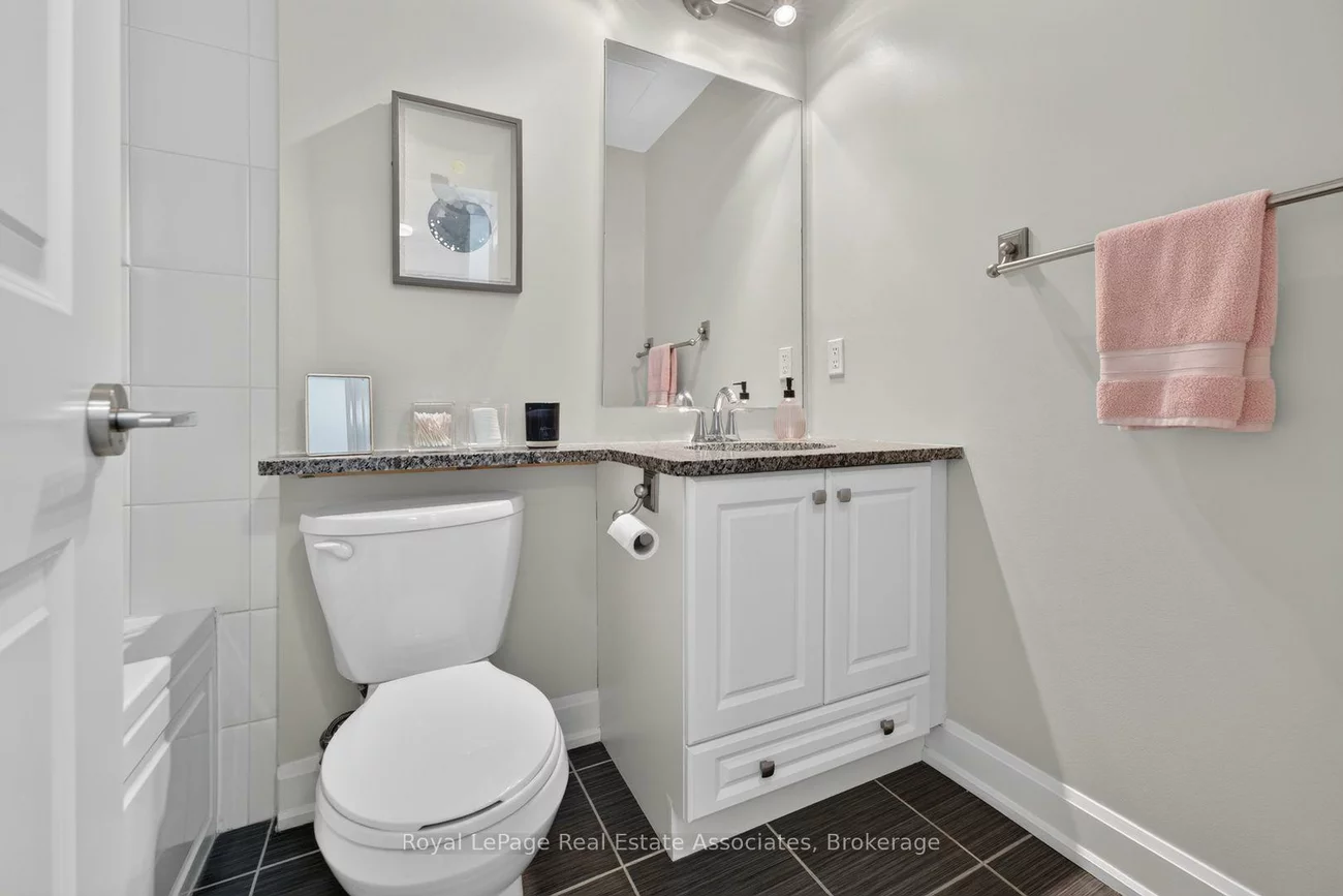 216, Oak Park, 1015 - RO River Oaks, Oakville