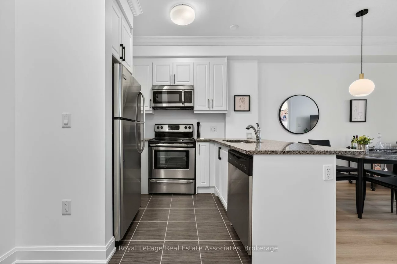 216, Oak Park, 1015 - RO River Oaks, Oakville