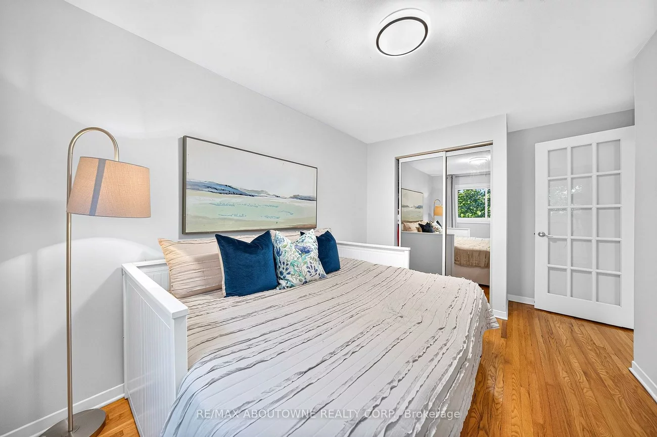1517, Elm, 1003 - CP College Park, Oakville