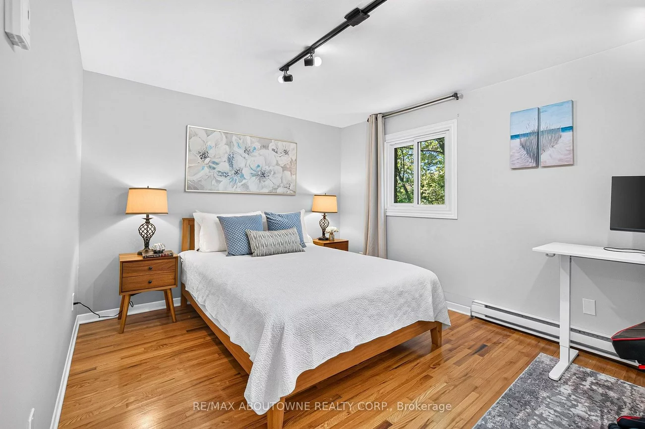 1517, Elm, 1003 - CP College Park, Oakville