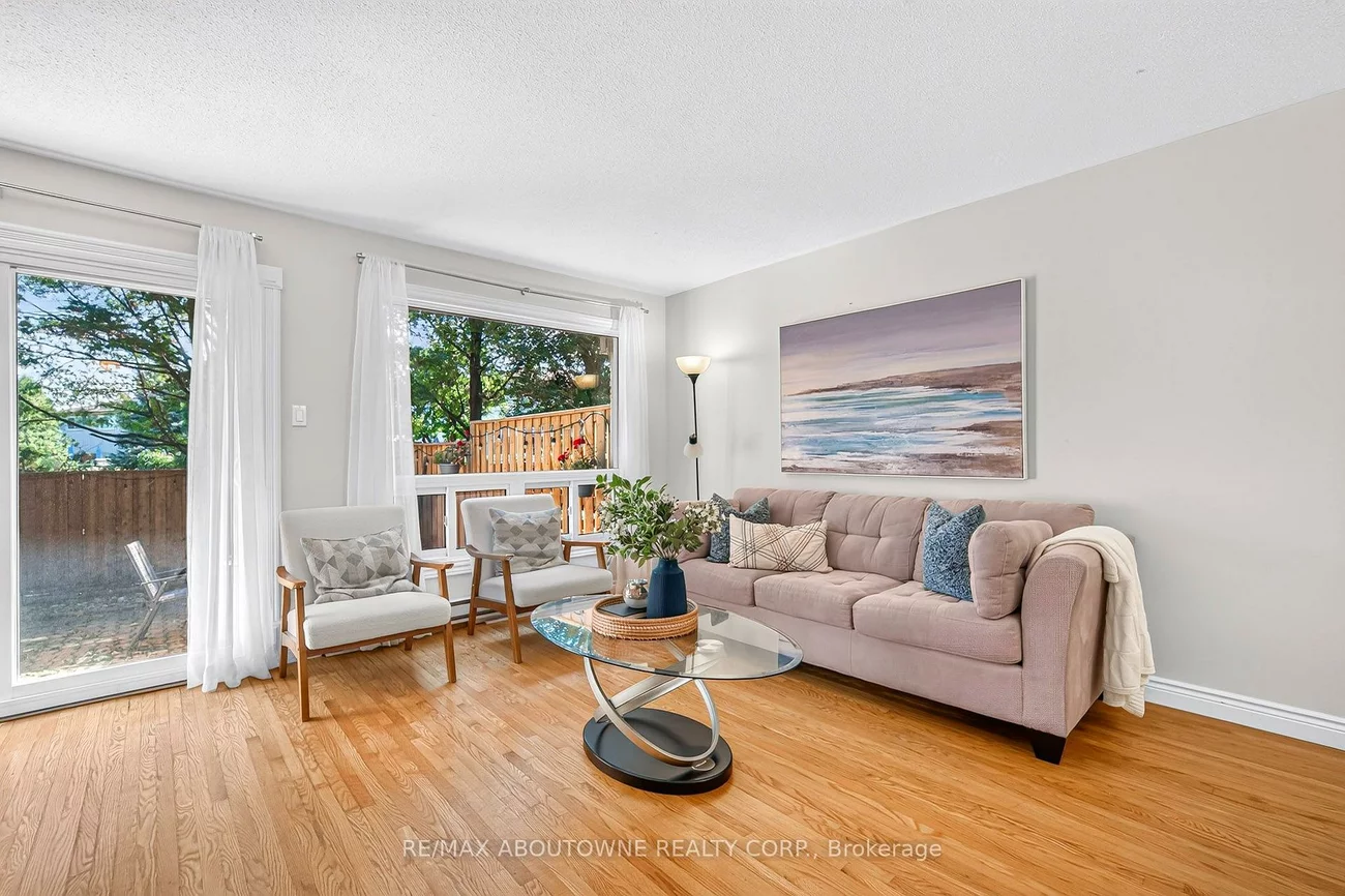 1517, Elm, 1003 - CP College Park, Oakville