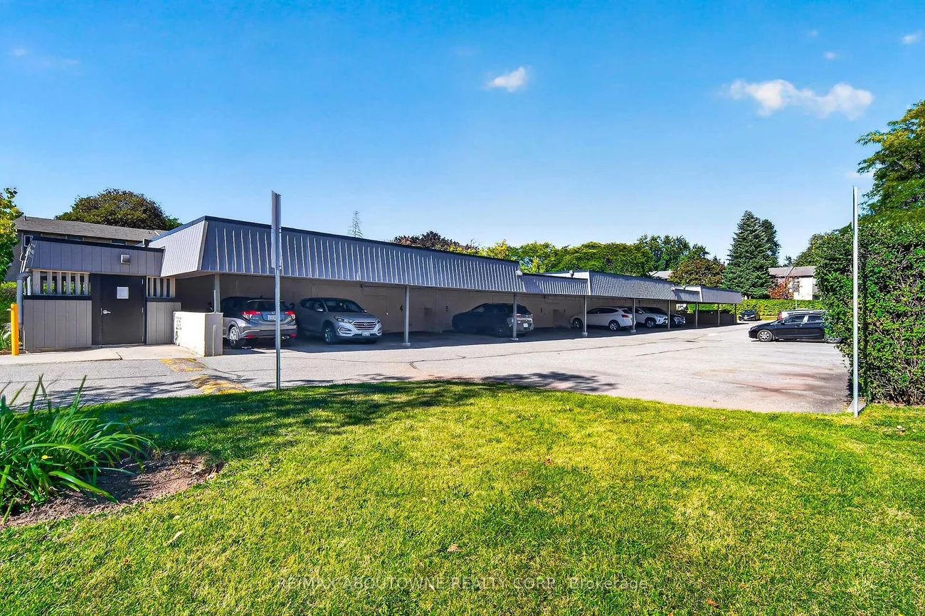 1517, Elm, 1003 - CP College Park, Oakville