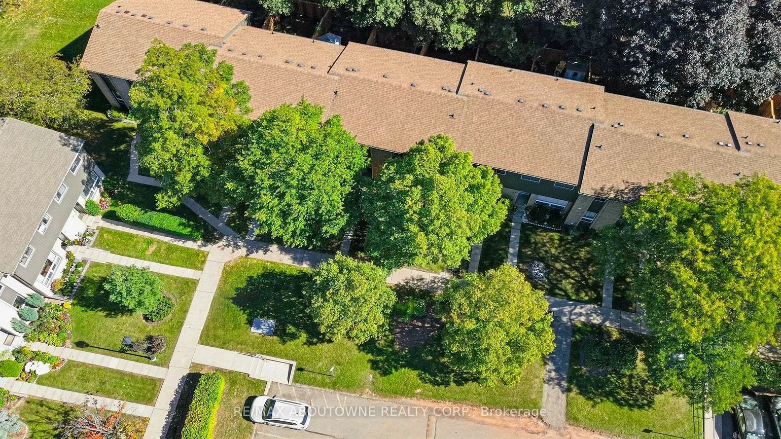 1517, Elm, 1003 - CP College Park, Oakville