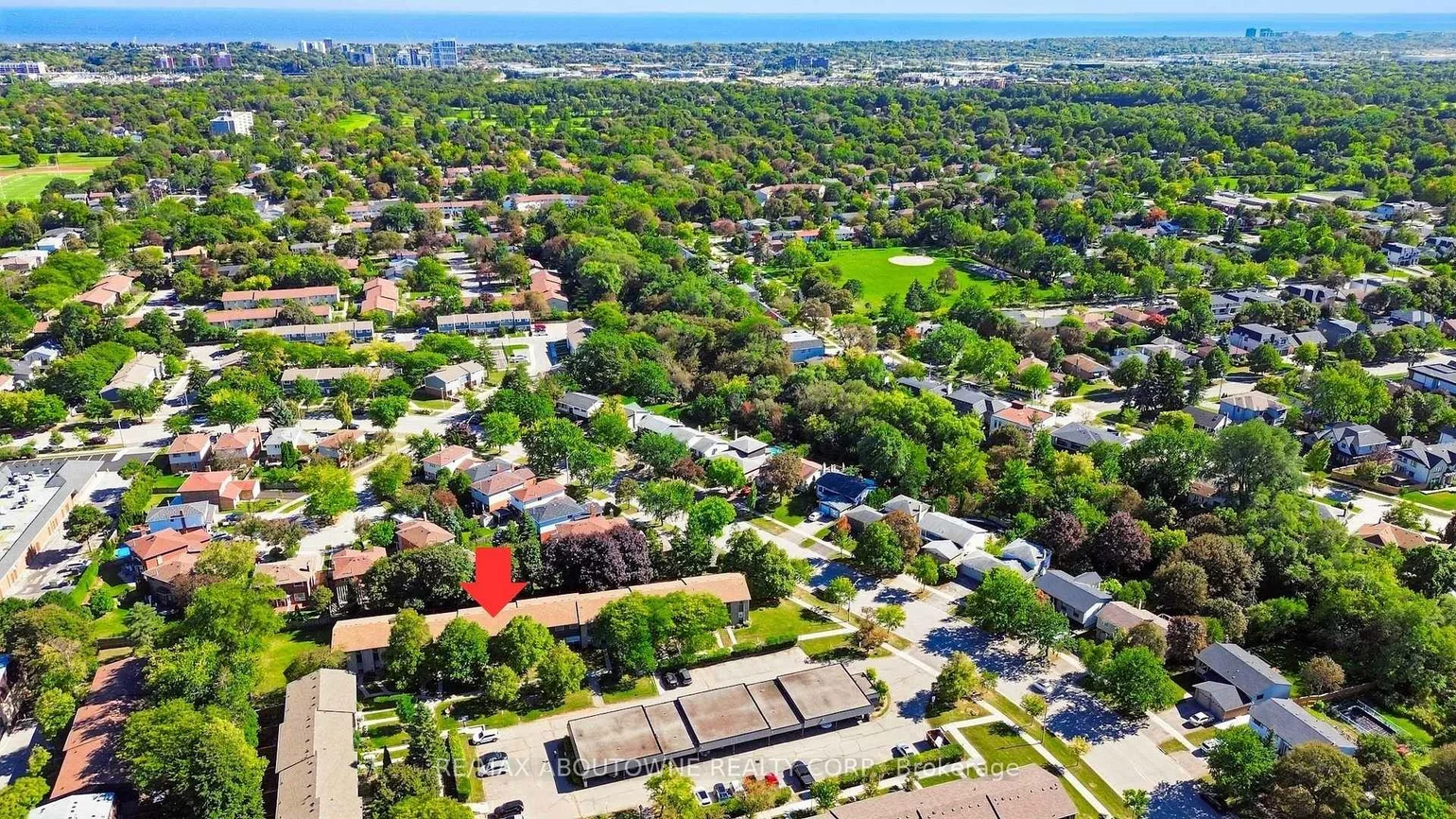1517, Elm, 1003 - CP College Park, Oakville