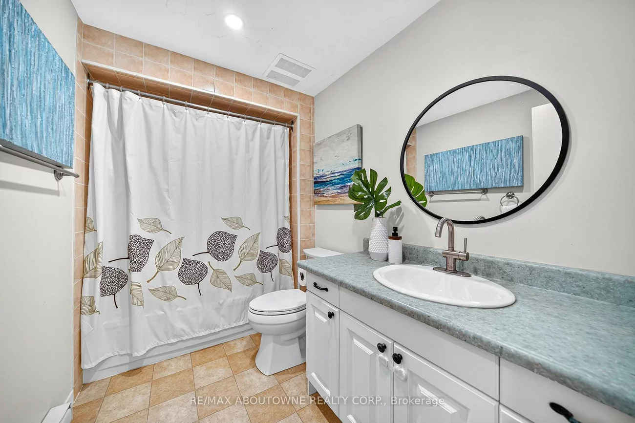 1517, Elm, 1003 - CP College Park, Oakville