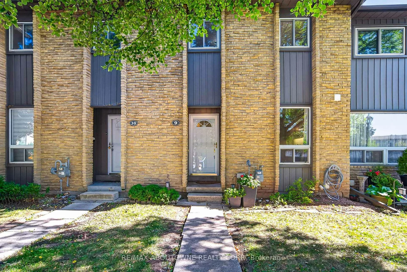 1517, Elm, 1003 - CP College Park, Oakville