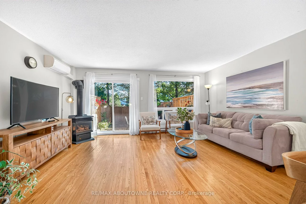 1517, Elm, 1003 - CP College Park, Oakville