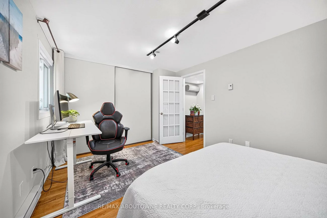 1517, Elm, 1003 - CP College Park, Oakville