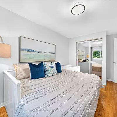 1517, Elm, 1003 - CP College Park, Oakville