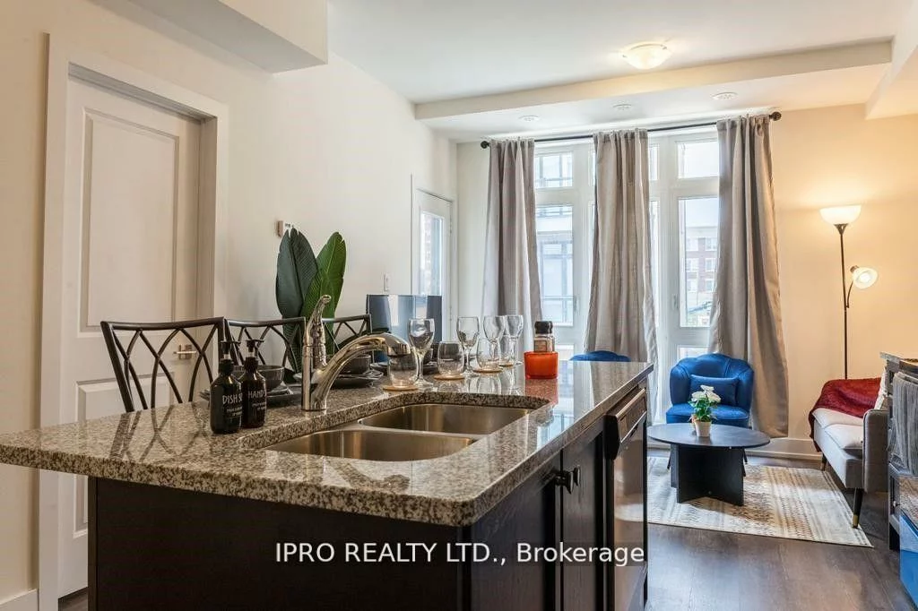 12868, Yonge, Oak Ridges, Richmond Hill