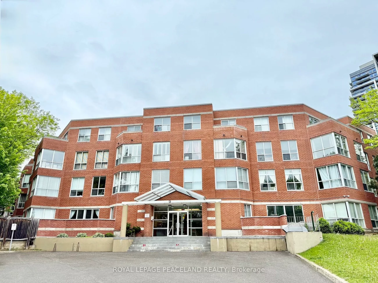 9, Chalmers, Doncrest, Richmond Hill