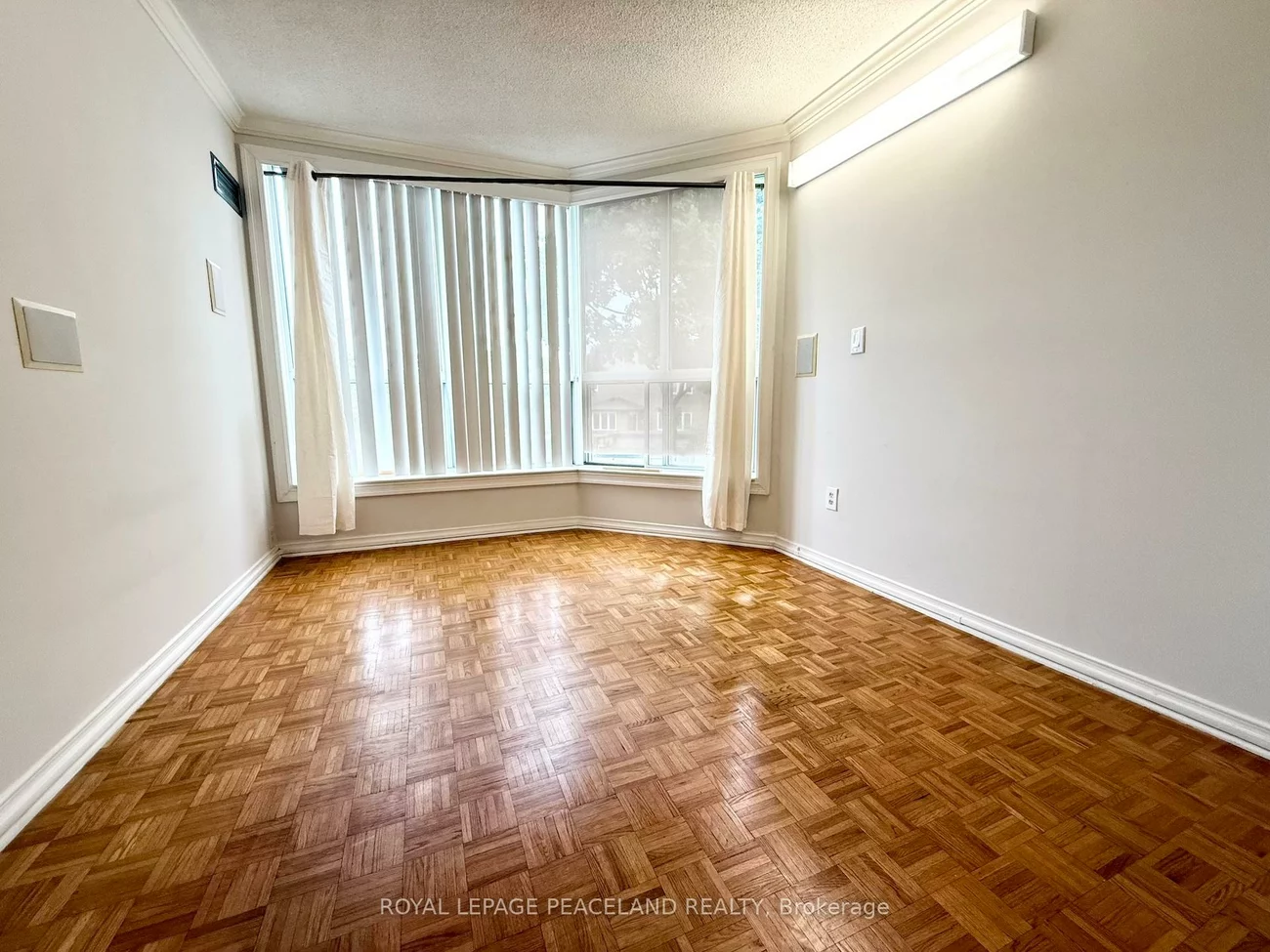 9, Chalmers, Doncrest, Richmond Hill