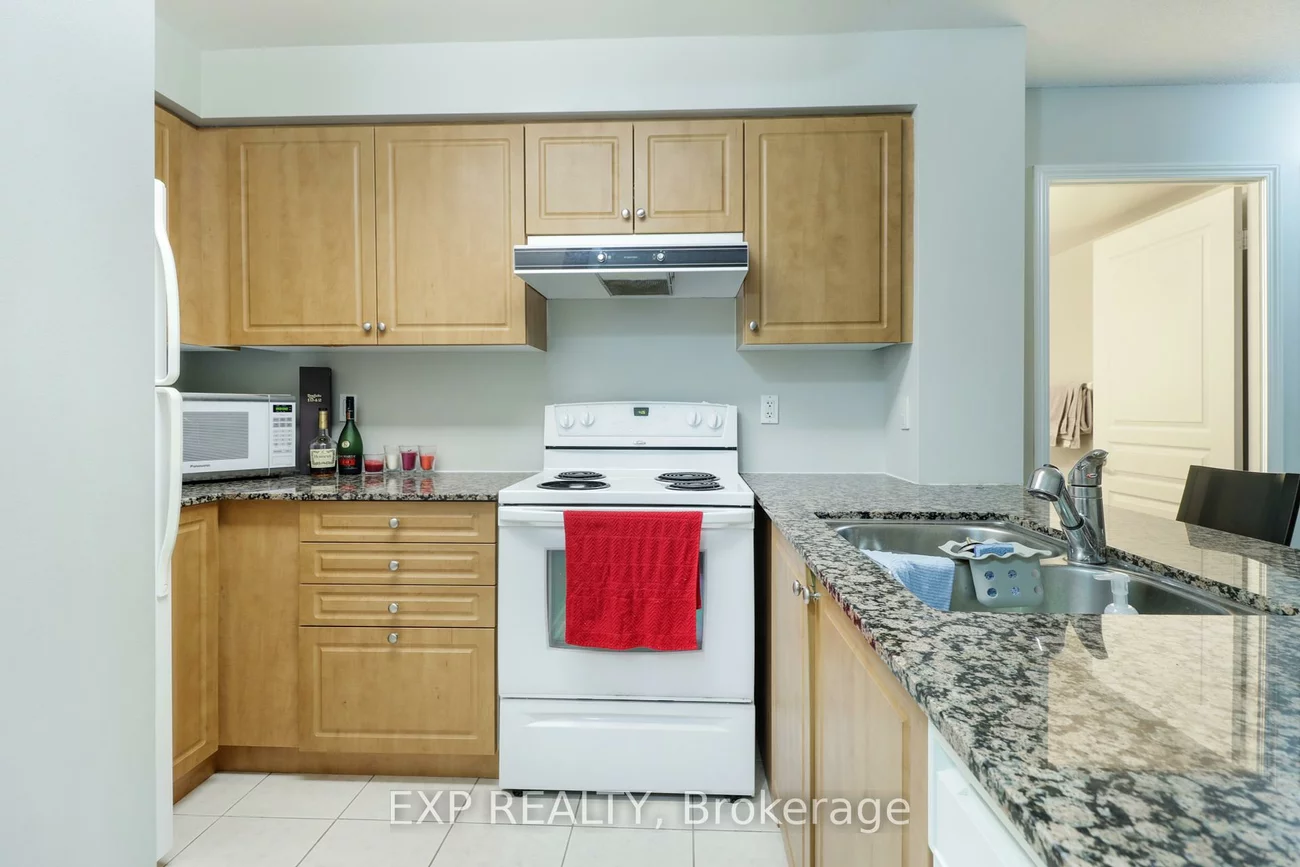 330, Red Maple, Langstaff, Richmond Hill