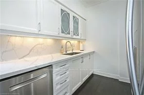 330, Red Maple, Langstaff, Richmond Hill