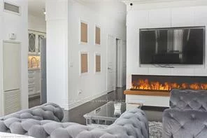 330, Red Maple, Langstaff, Richmond Hill