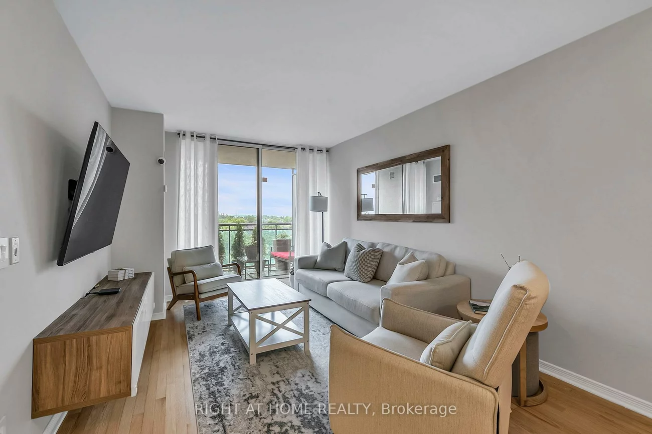 330, Red Maple, Langstaff, Richmond Hill