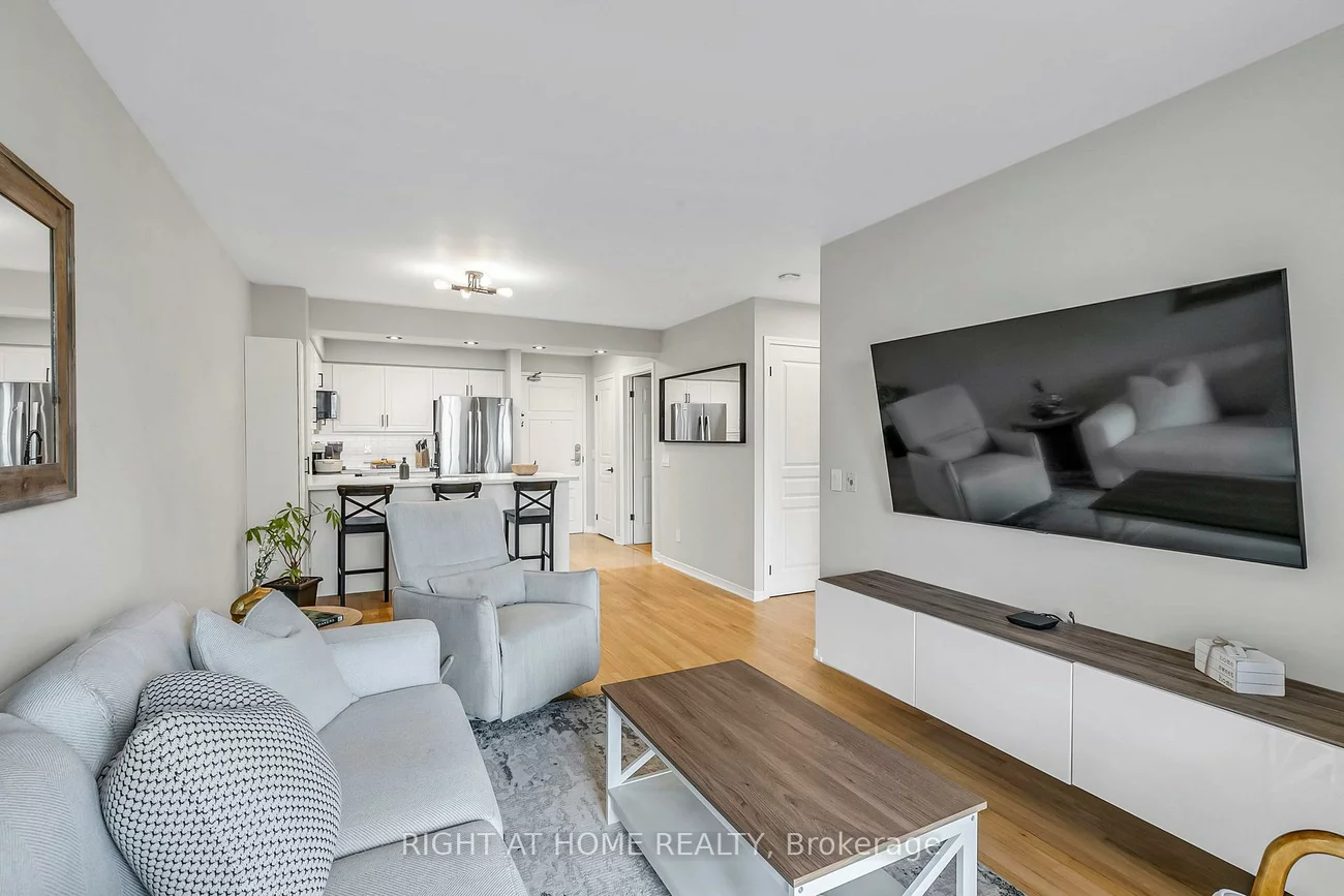 330, Red Maple, Langstaff, Richmond Hill