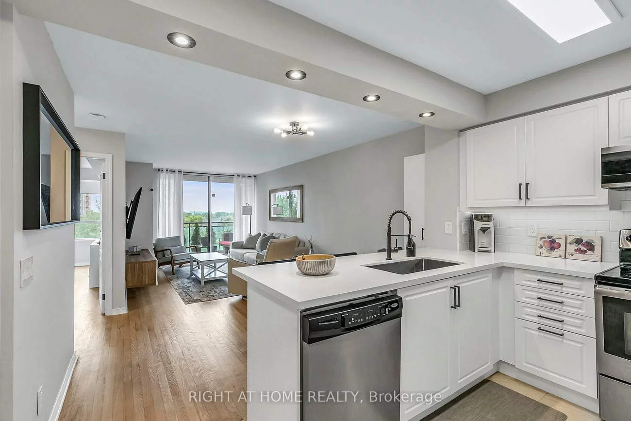 330, Red Maple, Langstaff, Richmond Hill