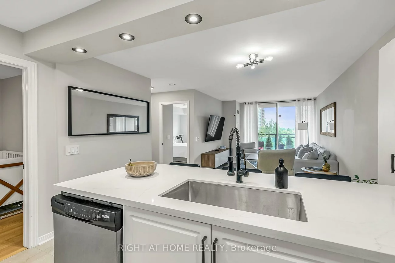 330, Red Maple, Langstaff, Richmond Hill